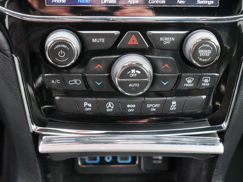 Used 2019 Jeep Grand Cherokee Altitude image 23