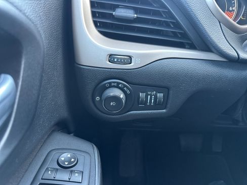 Used 2015 Jeep Cherokee Latitude AWD/4WD image 19