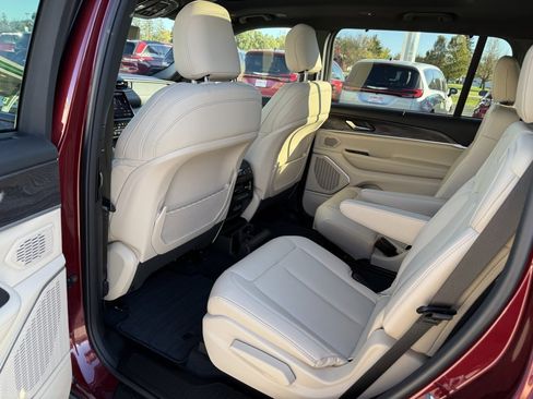 Used 2025 Jeep Grand Cherokee L Limited w/ Luxury Tech Group II image 12