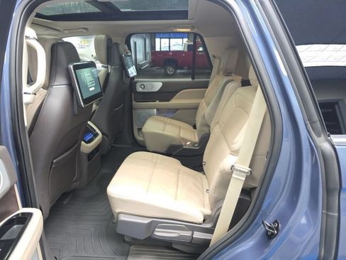 Used 2023 Lincoln Navigator Reserve AWD/4WD image 18