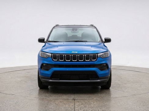 Used 2025 Jeep Compass Limited AWD/4WD image 2