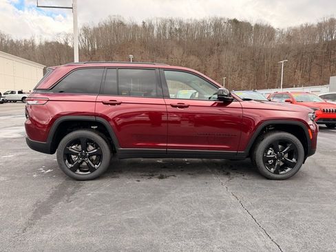 New 2025 Jeep Grand Cherokee Altitude image 3