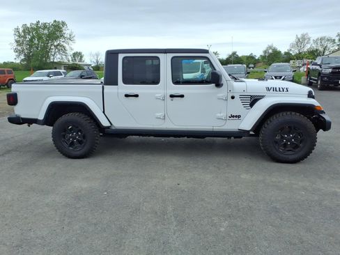 Used 2021 Jeep Gladiator Sport AWD/4WD image 4