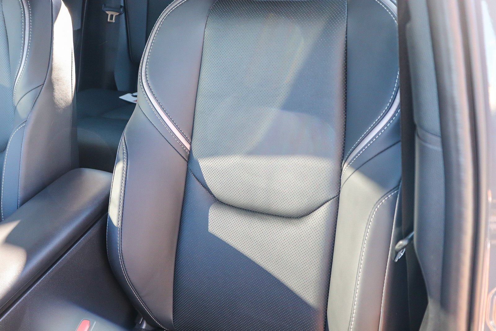 New 2027 Toyota Prius Limited w/ Limited Premium Package FWD image 33