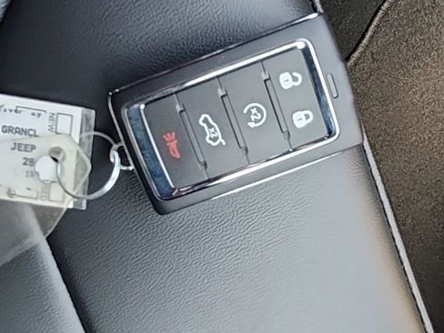 New 2025 Jeep Grand Cherokee L Limited w/ Black Appearance Package image 35