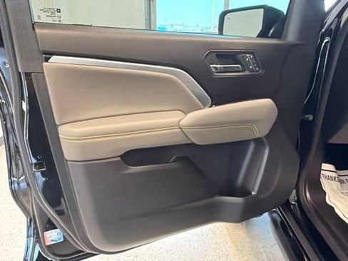 Used 2025 Chevrolet Colorado ZR2 AWD/4WD image 38