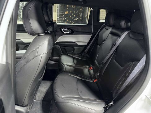 Used 2023 Jeep Compass Limited image 17