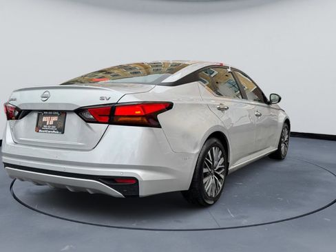 Used 2024 Nissan Altima 2.5 SV image 5