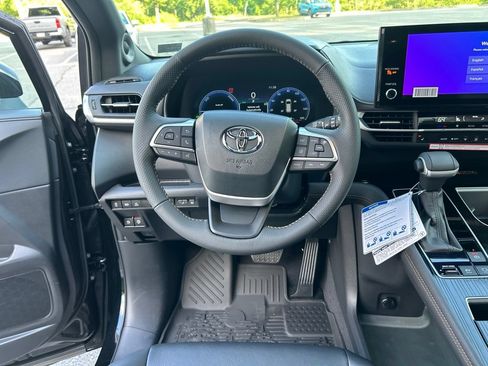 New 2026 Toyota Sienna XLE Woodland Edition AWD/4WD image 13