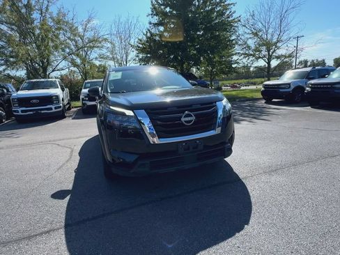 Used 2024 Nissan Pathfinder SV AWD/4WD image 3