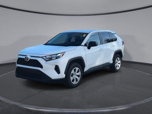 Used 2024 Toyota RAV4 LE FWD image 4