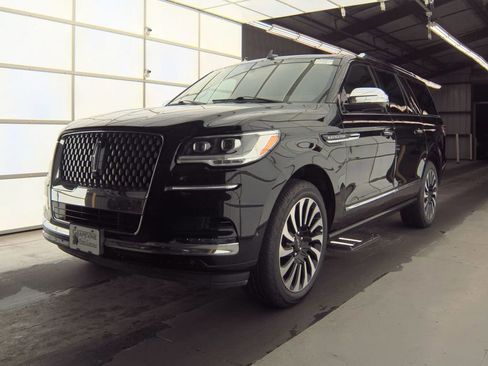Used 2023 Lincoln Navigator L Black Label image 4