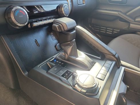 Used 2025 Toyota Tacoma SR5 image 31