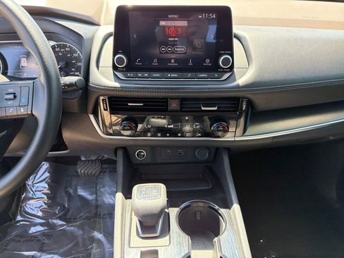 Used 2023 Nissan Rogue SV image 17