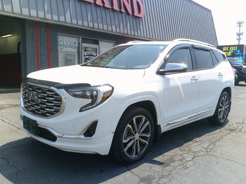 Used 2019 GMC Terrain Denali w/ GMC Pro Grade Package AWD/4WD image 10