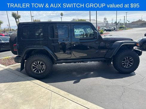 Used 2025 Jeep Wrangler Unlimited Rubicon AWD/4WD image 7