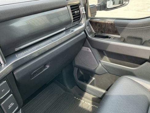 Used 2025 Ford F450 Lariat w/ FX4 Off-Road Package AWD/4WD image 17