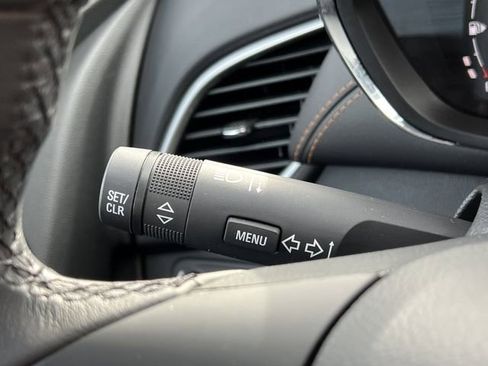 Used 2022 Chevrolet Trax LT w/ LT Convenience Package image 23