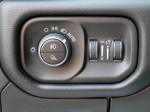 New 2026 RAM 1500 Laramie AWD/4WD image 14