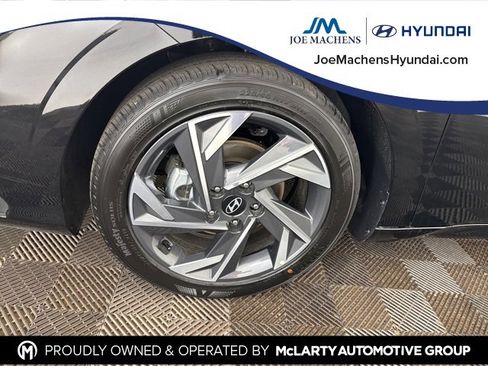 Certified 2025 Hyundai Elantra Sport image 31