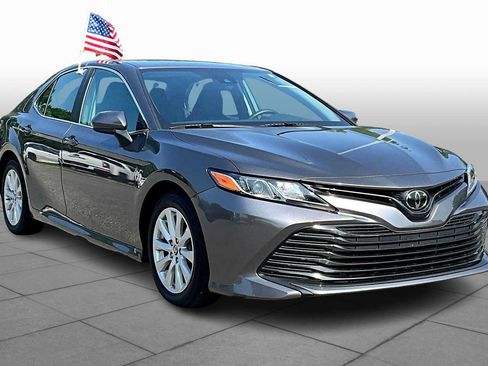 Used 2019 Toyota Camry LE FWD image 3