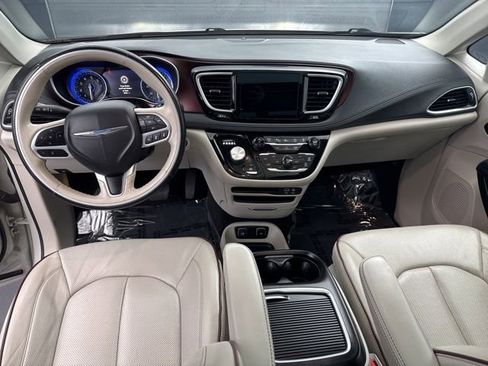 Used 2020 Chrysler Pacifica Limited w/ Advanced Safetytec Group image 14