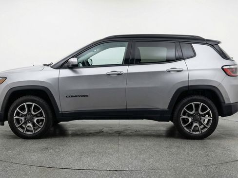 Used 2025 Jeep Compass Trailhawk image 5