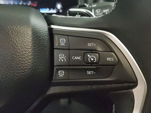 Used 2025 Jeep Grand Cherokee Altitude image 30