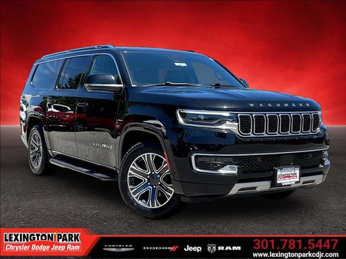 Used 2024 Jeep Wagoneer L Series II w/ Flexible Seating Group AWD/4WD image 1