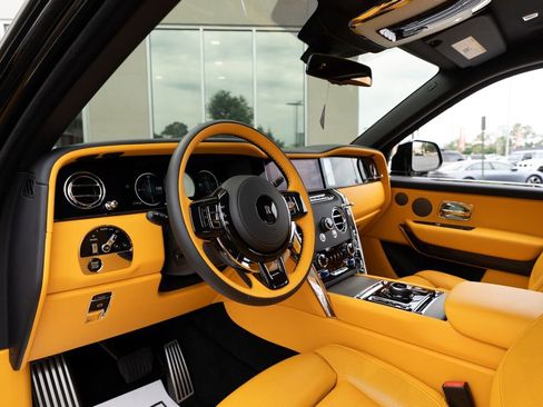Used 2025 Rolls-Royce Cullinan AWD/4WD image 40