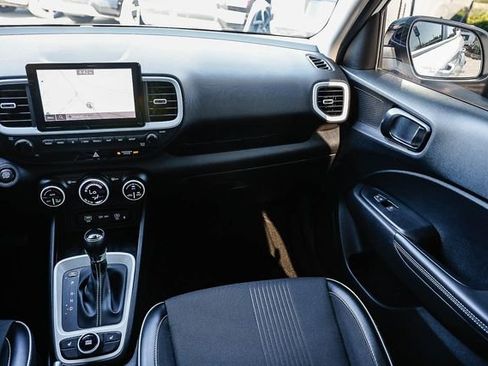 Certified 2023 Hyundai Venue Limited image 18