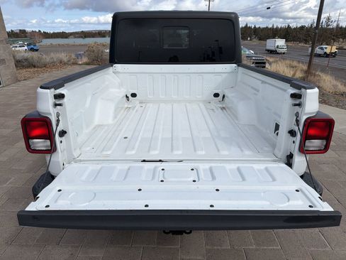 Used 2021 Jeep Gladiator Overland w/ Trailer Tow Package image 4