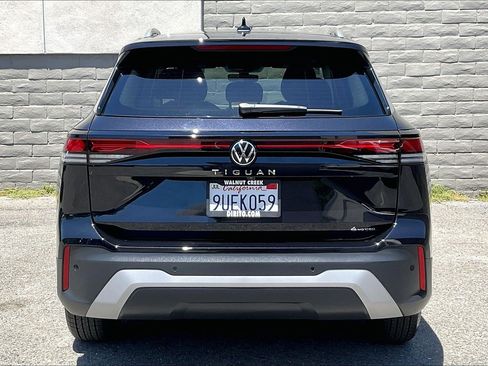 Certified 2025 Volkswagen Tiguan S AWD/4WD image 3