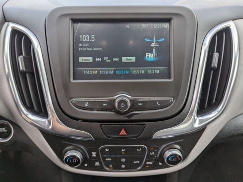 Used 2018 Chevrolet Equinox LT image 19