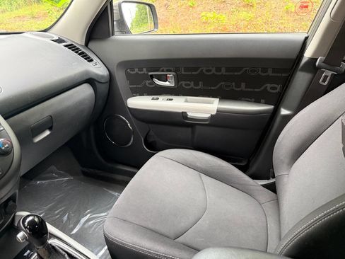 Used 2012 Kia Soul + w/ Audio Pkg FWD image 13
