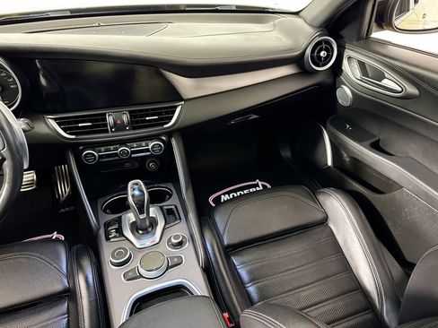 Used 2022 Alfa Romeo Giulia Veloce image 36