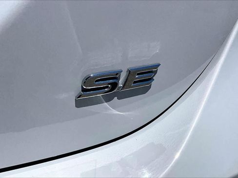Used 2024 Toyota Camry SE FWD image 9