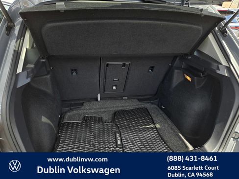 Used 2023 Volkswagen Taos SE w/ Black Wheel Package FWD image 22
