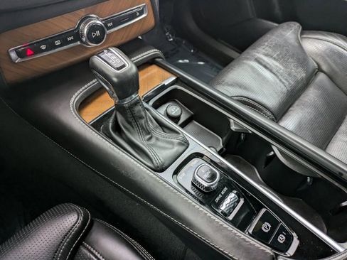 Used 2017 Volvo XC90 T6 Inscription w/ Vision Package image 13