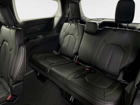 New 2027 Chrysler Pacifica Select FWD image 24