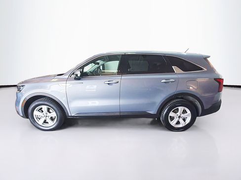 Used 2021 Kia Sorento LX image 4