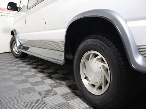 Used 2000 Ford E-150 and Econoline 150 RWD image 22