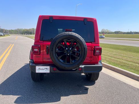 Certified 2025 Jeep Wrangler Unlimited Sahara w/ Safety Group AWD/4WD image 5