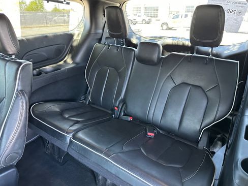 Used 2025 Chrysler Pacifica Limited FWD image 26