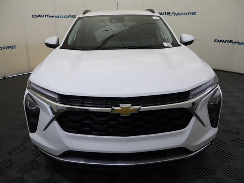 New 2026 Chevrolet Trax LT w/ LT Convenience Package FWD image 14