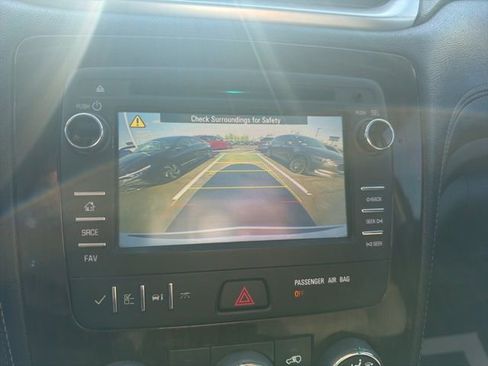 Used 2016 Chevrolet Traverse LT w/ Style and Technology Package FWD image 40