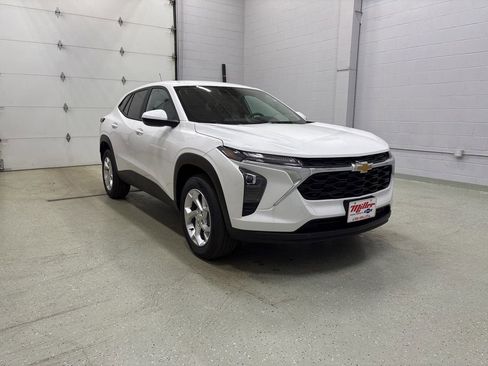 New 2026 Chevrolet Trax LS FWD image 2