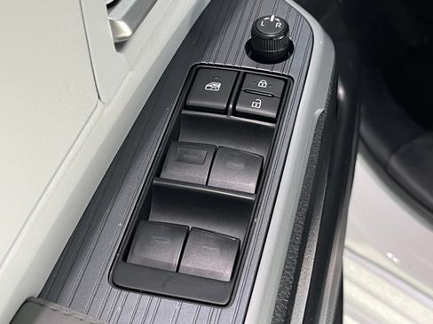 Used 2025 Toyota Sienna XLE w/ XLE Plus Package AWD/4WD image 37