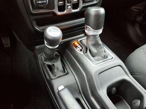 Used 2023 Jeep Gladiator Sport image 14