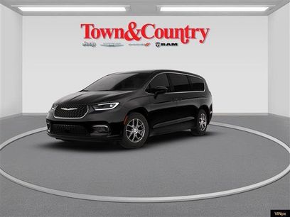 New 2026 Chrysler Pacifica Select